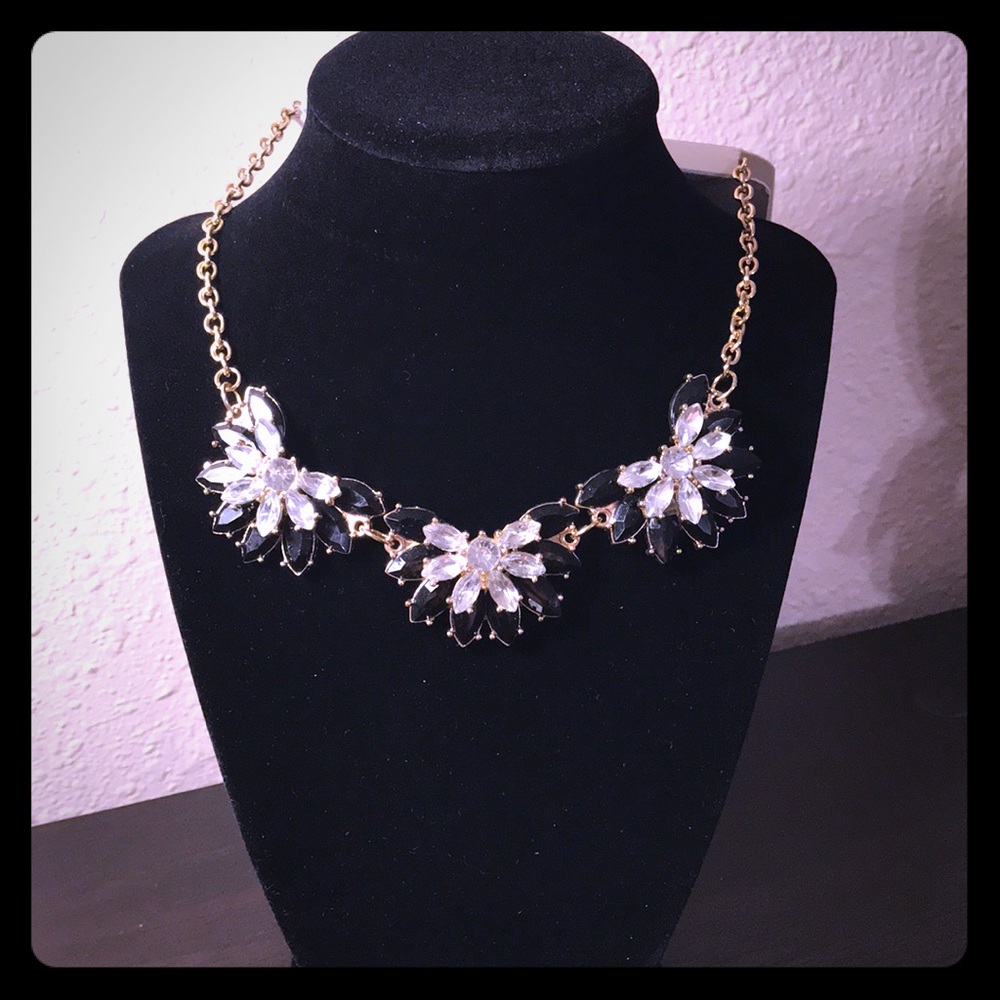 Black and white classy necklace.